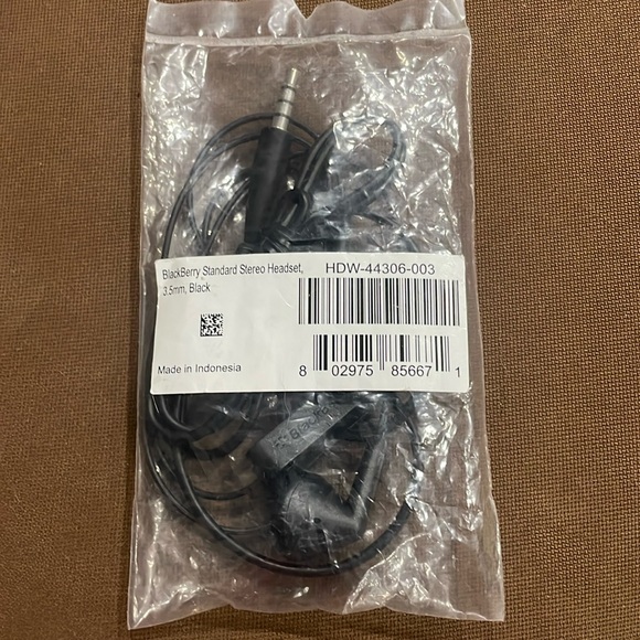 NWT: BlackBerry Standard Stereo Headset - Picture 2 of 3